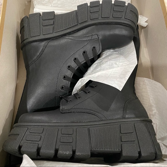 New Steve Madden Transform Platform Combat Boots - Picture 5 of 7